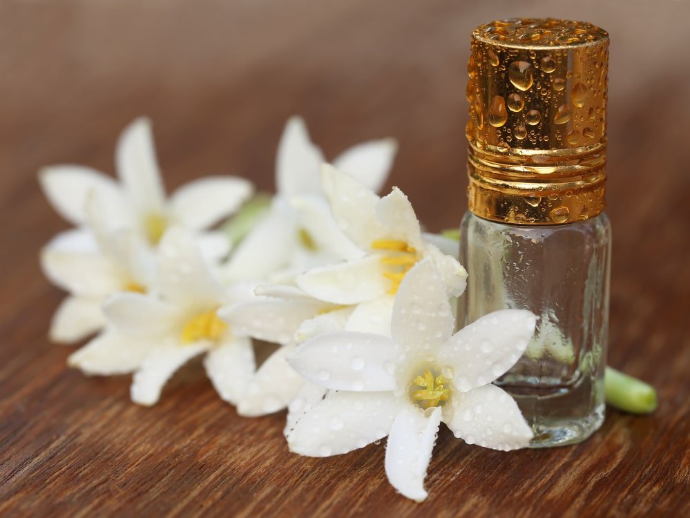 11 Impressive Benefits of Tuberose Essential Oil