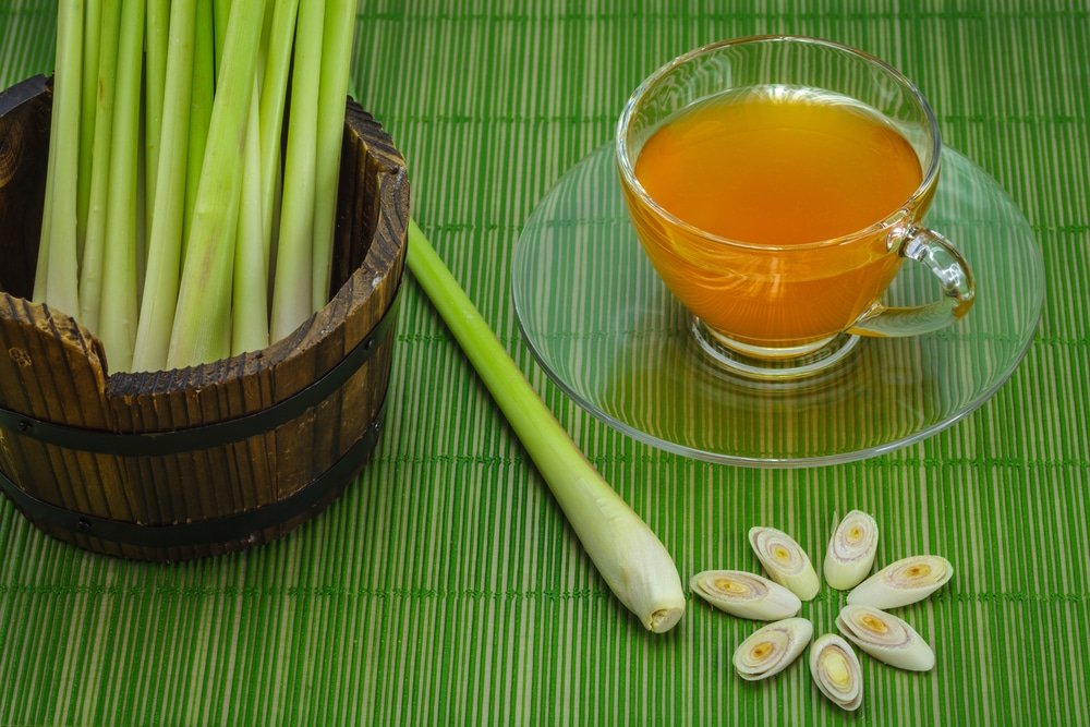 11 Amazing Benefits of Lemongrass Tea