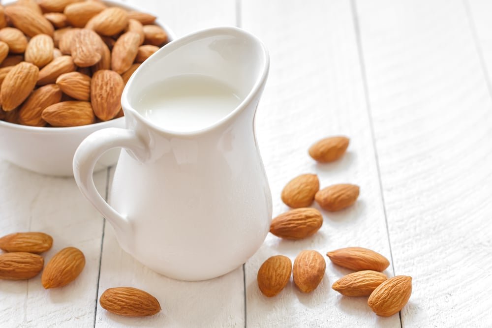 11 Incredible Health Benefits of Almond Milk