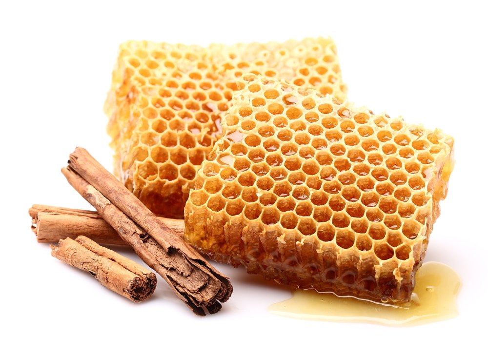 12 Impressive Benefits of Honey and Cinnamon